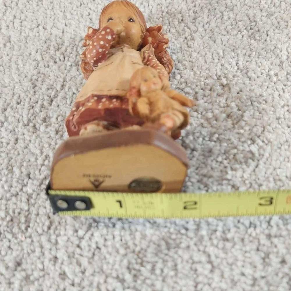 ANRI Bedtime Girl With Doll Sarah Kay Wood Carving Figurine‎ Italy 4 Inch